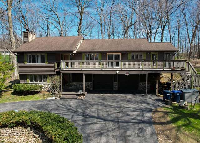 Property at S44W22046 Sun Ridge Dr, Waukesha, WI 53189, 3 beds, 2 baths