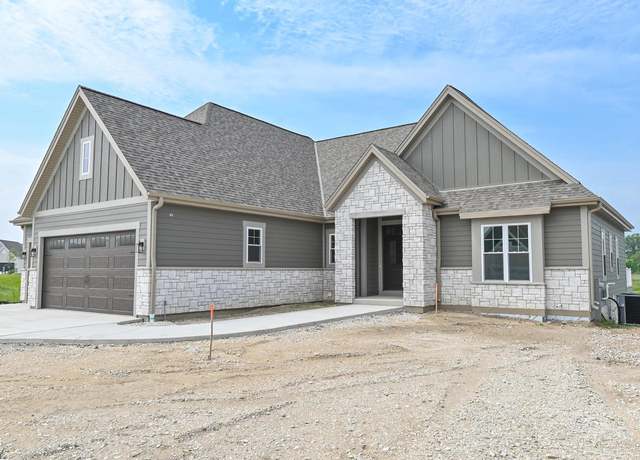 Property at 1618 White Deer Trl, Waukesha, WI 53189, 4 beds, 3.5 baths