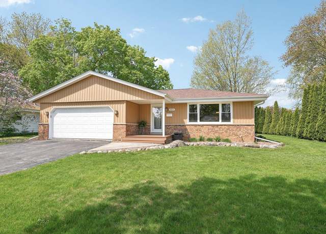 Property at 815 6th Ave, Grafton, WI 53024, 3 beds, 1.5 baths
