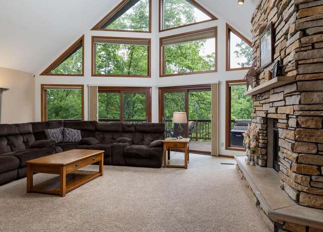 Property at N1440 Red Oaks Dr, La Crosse, WI 54601, 4 beds, 3.5 baths