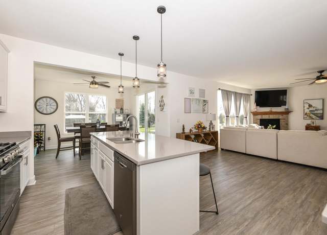 Property at 430 Ashley Dr, Williams Bay, WI 53191, 4 beds, 2.5 baths