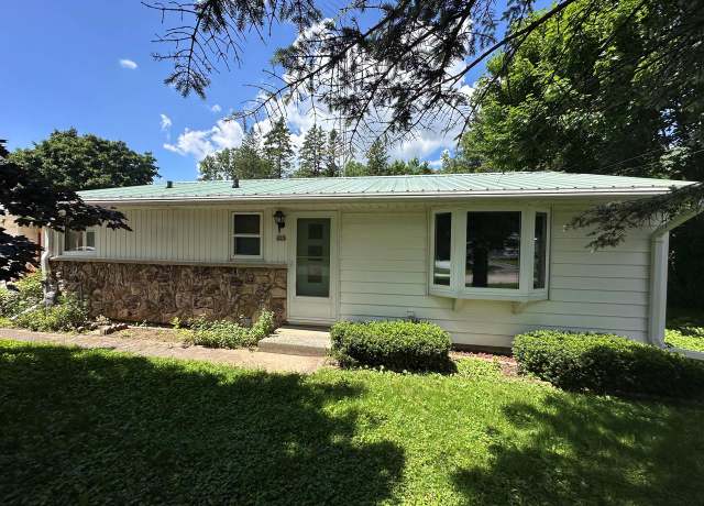 Property at 923 Laduron Dr, Mishicot, WI 54228, 3 beds, 1 bath