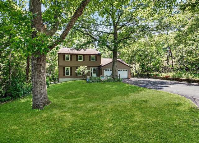 Property at N53W30509 Arrowhead Dr, Hartland, WI 53029, 4 beds, 2 baths