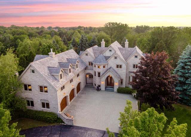 Property at 11611 N Canterbury Dr, Mequon, WI 53092, 5 beds, 5.5 baths