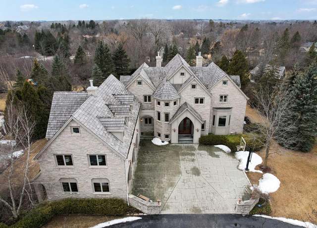 Property at 11611 N Canterbury Dr, Mequon, WI 53092, 5 beds, 5.5 baths