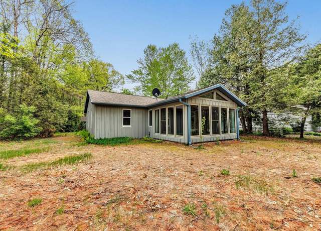Property at N7119 River Dr, Shawano, WI 54166, 3 beds, 2 baths