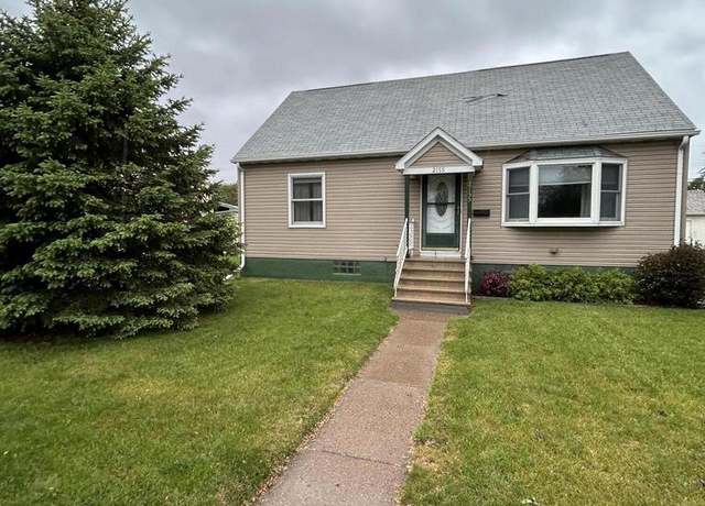 Property at 2155 Green Bay St, La Crosse, WI 54603, 4 beds, 1.5 baths