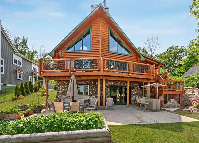 Property at 7031 W Wind Lake Rd, Waterford, WI 53185, 5 beds, 4 baths