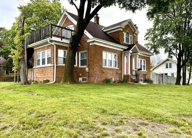 Property at 4416 75th St, Kenosha, WI 53142, 4 beds, 1.5 baths