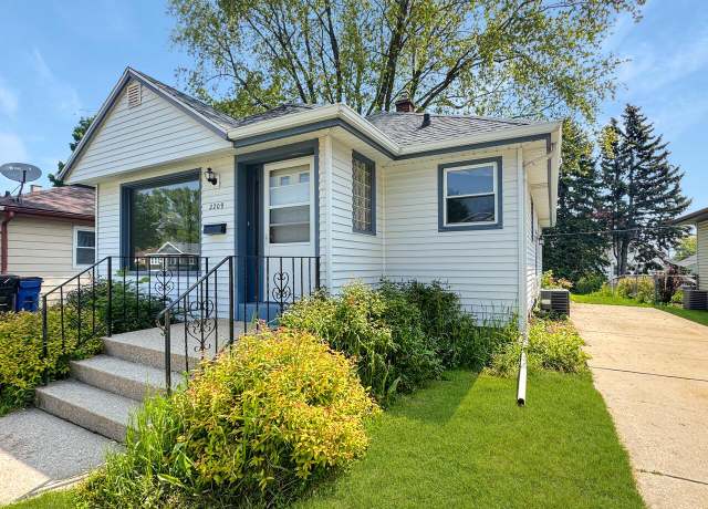 Property at 2209 Summit Ave, Racine, WI 53404, 2 beds, 1.5 baths