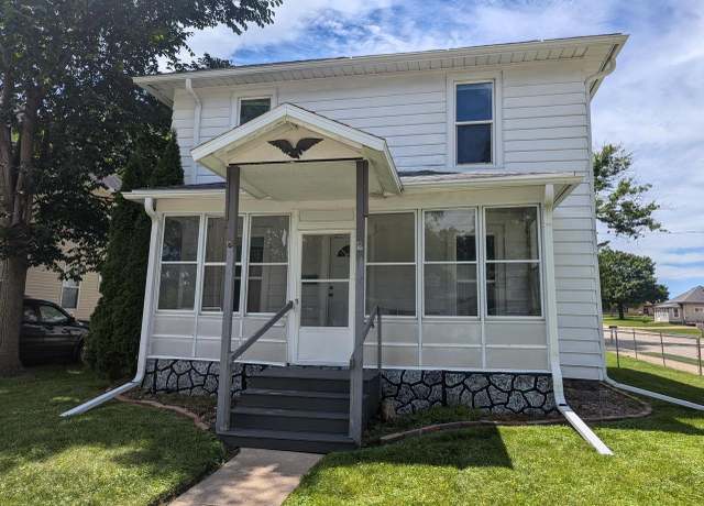 Property at 406 Merrill St, Sparta, WI 54656, 4 beds, 1.5 baths