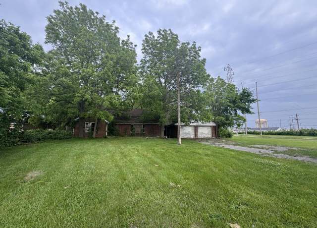 Property at 2039 S Green Bay Rd, Mount Pleasant, WI 53406, 3 beds, 1 bath