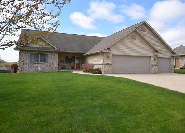 Property at 1135 W South St, Whitewater, WI 53190, 4 beds, 3 baths