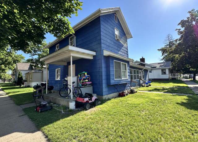 Property at 1302 Avon St Unit 803 Clinton St, La Crosse, WI 54603, 4 beds, 2 baths