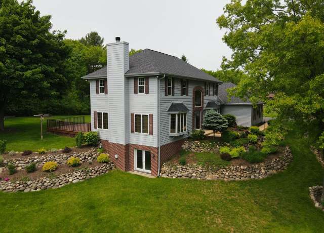 Property at 936 Broken Bow Ct, Delafield, WI 53018, 3 beds, 3.5 baths