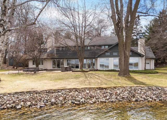 Property at 6014 N State Road 83, Hartland, WI 53029, 5 beds, 4.5 baths