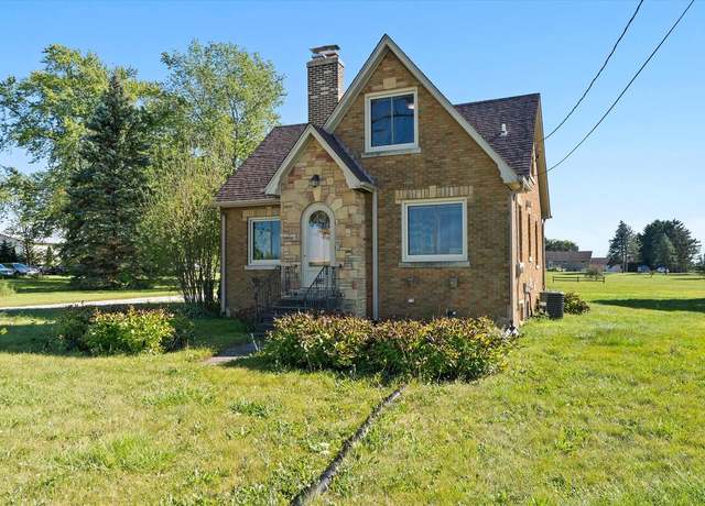 Property at 6733 38th St, Kenosha, WI 53144, 3 beds, 2.5 baths