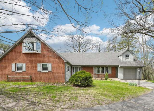 Property at 33804 Lynn Ln, Burlington, WI 53105, 5 beds, 3 baths