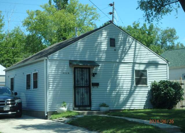 Property at 4228 W Newton Pl, Milwaukee, WI 53209, 2 beds, 1 bath