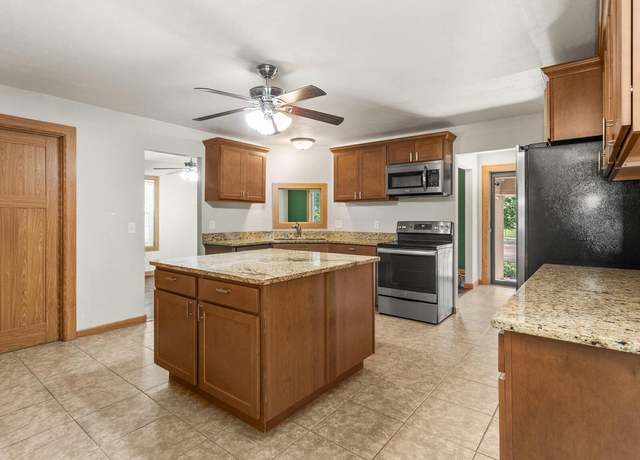 Property at 2202 Lander Ln, Waukesha, WI 53188, 3 beds, 2.5 baths