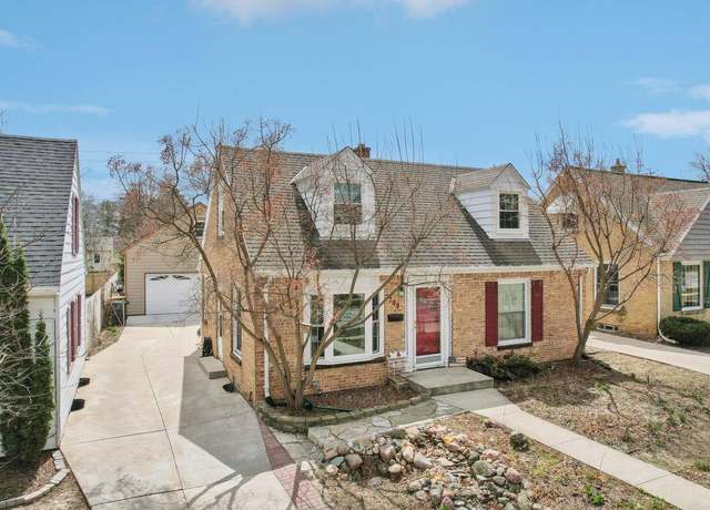 Property at 7709 Livingston Ave, Wauwatosa, WI 53213, 3 beds, 1.5 baths