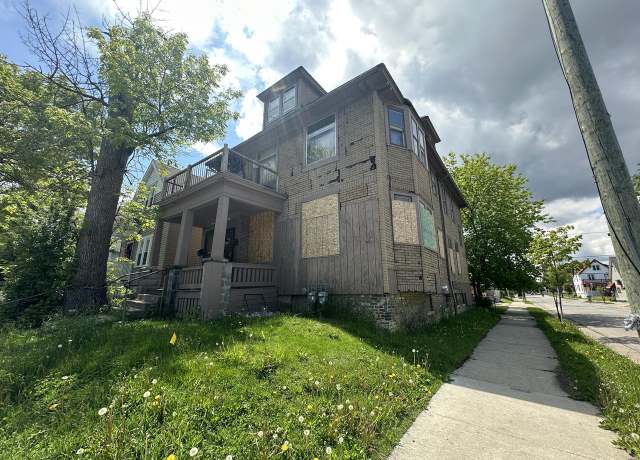 Property at 2877 N 23rd St #2879, Milwaukee, WI 53206, 6 beds, 2 baths