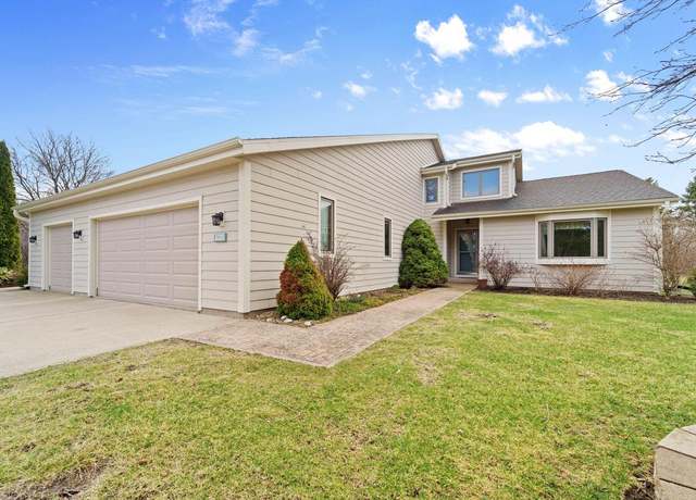 Property at 7511 W Sunnyvale Ct, Mequon, WI 53092, 3 beds, 2.5 baths