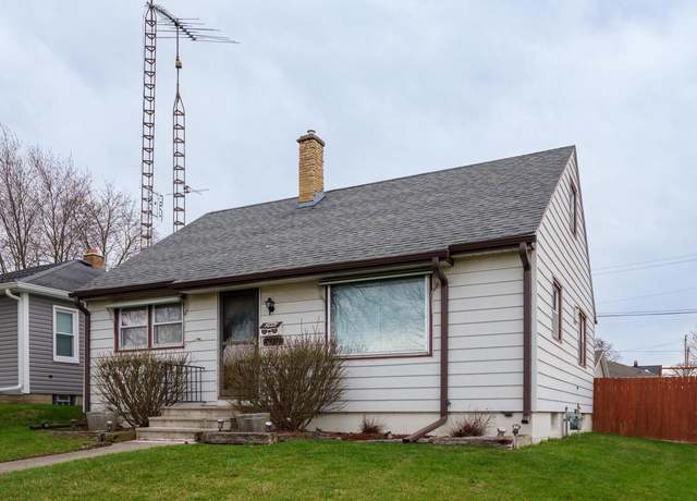 Property at 7602 38th Ave, Kenosha, WI 53142, 3 beds, 2 baths