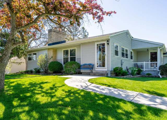 Property at N75W15747 Colony Rd, Menomonee Falls, WI 53051, 3 beds, 2.5 baths