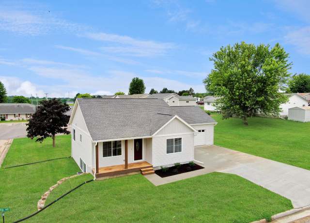 Property at 1301 Silver Ave, Cashton, WI 54619, 4 beds, 3 baths