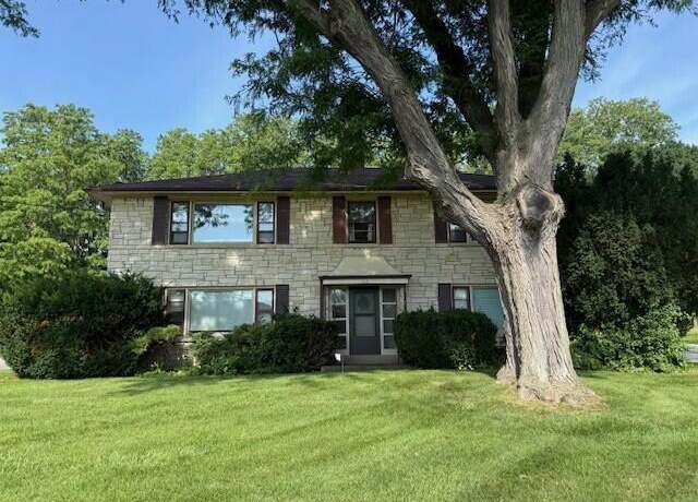 Property at 605 Elm Grove Rd #4, Elm Grove, WI 53122, 1 bed, 1 bath
