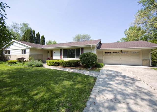 Property at 8680 N Point Dr, Fox Point, WI 53217, 3 beds, 2.5 baths