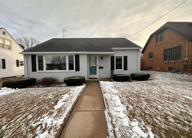 Property at 815 Summit St, Manitowoc, WI 54220, 2 beds, 1.5 baths