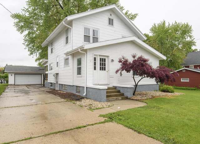 Property at 515 W 3rd St, Beaver Dam, WI 53916, 6 beds, 1.5 baths