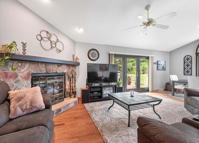 Property at 1300 Hidden Fields Dr, West Bend, WI 53095, 2 beds, 3 baths