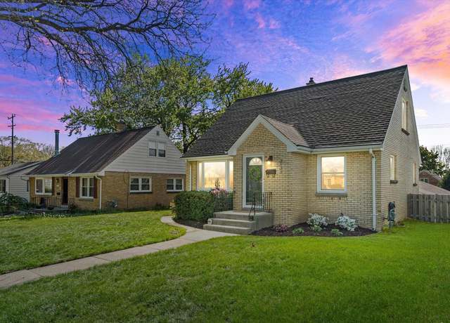 Property at 3135 N 93rd St, Milwaukee, WI 53222, 3 beds, 1.5 baths