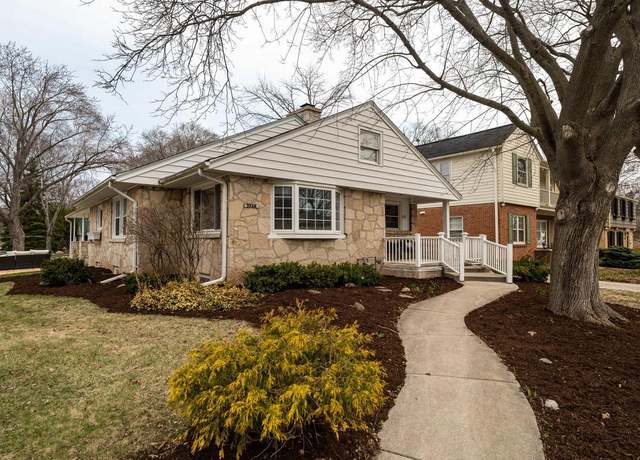 Property at 9326 Harding Blvd, Wauwatosa, WI 53226, 3 beds, 2.5 baths