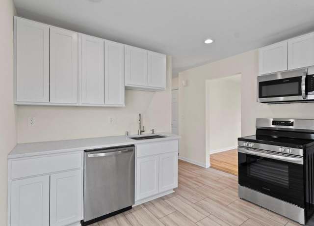 Property at W169N9081 Goode Ave, Menomonee Falls, WI 53051, 4 beds, 1.5 baths