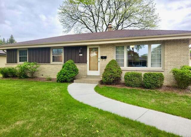 Property at 5611 S 23rd St, Milwaukee, WI 53221, 3 beds, 1.5 baths