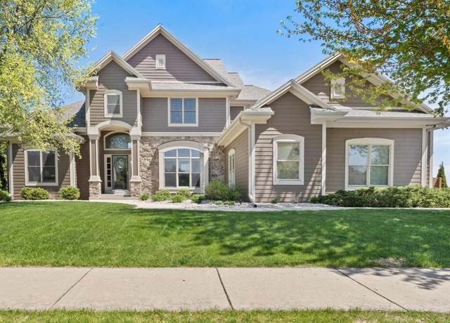 Property at 1861 River Lakes Road South Rd, Oconomowoc, WI 53066, 5 beds, 3.5 baths