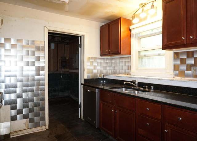 Property at 4475 N Sherman Blvd, Milwaukee, WI 53209, 3 beds, 1 bath
