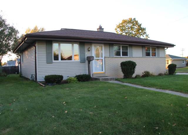 Property at 1826 15th Ave, Kenosha, WI 53140, 3 beds, 2 baths