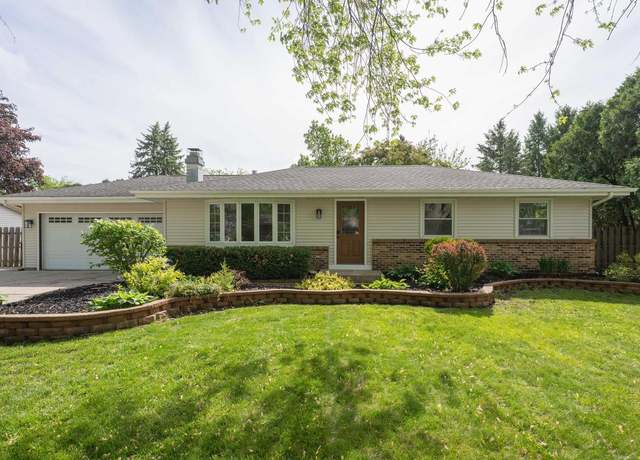 Property at 828 Victoria Pl, Janesville, WI 53546, 3 beds, 2.5 baths