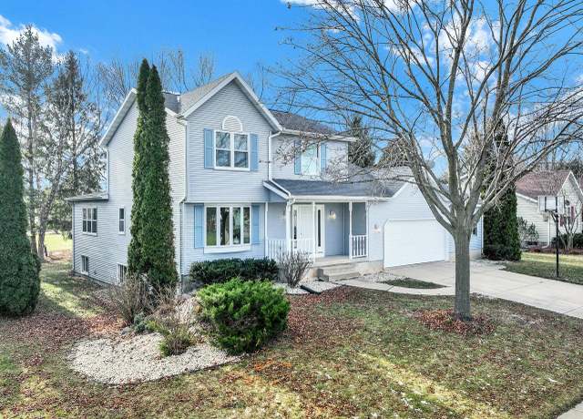 Property at 515 Sleepy Hollow Ln, Marshall, WI 53559, 3 beds, 2 baths