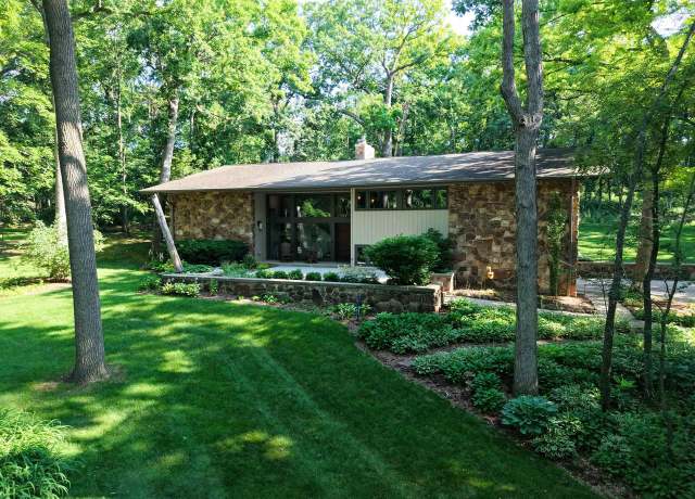 Property at N10W27394 Rolling Ridge Dr, Waukesha, WI 53188, 4 beds, 3.5 baths