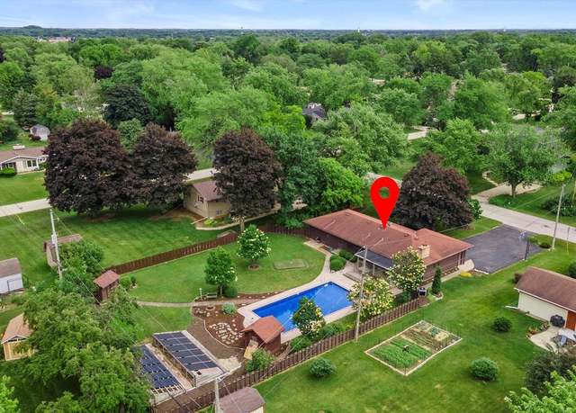 Property at 12020 W Steven Pl, Franklin, WI 53132, 3 beds, 1.5 baths