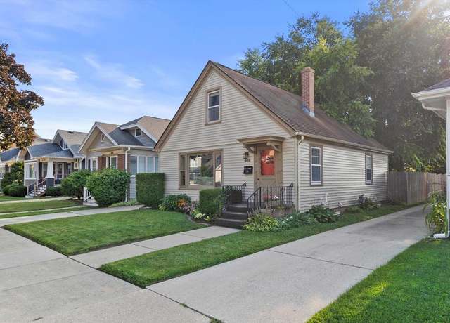 Property at 804 Cleveland Ave, Racine, WI 53405, 2 beds, 1.5 baths