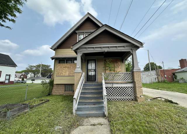 Property at 3118 N 12th St, Milwaukee, WI 53206, 5 beds, 2 baths