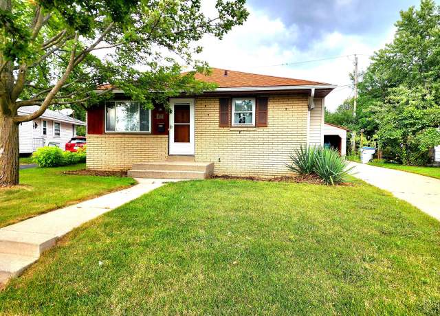 Property at 1462 W Granada St, Milwaukee, WI 53221, 3 beds, 1.5 baths