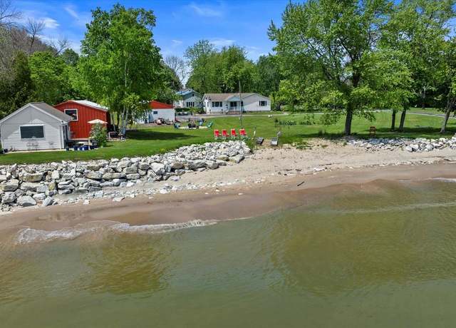Property at 7907 Irish Rd, Two Rivers, WI 54241, 5 beds, 4 baths